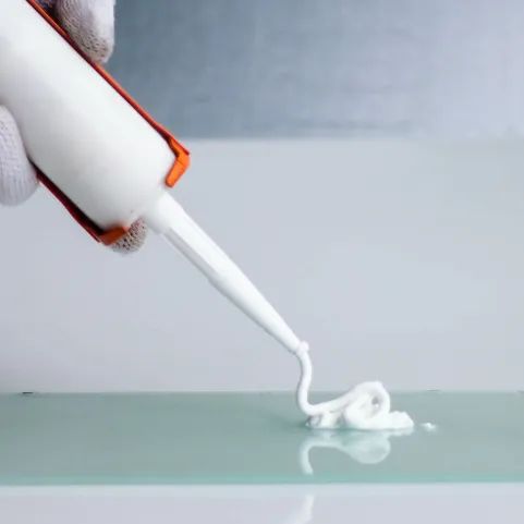 中性硅酮结构胶抹在手上怎么清洗？